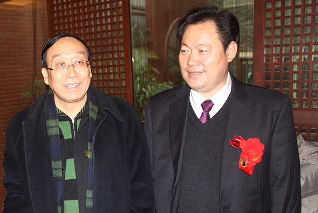中國老齡事業(yè)基金會會長、民政部原副部長李寶庫與貴友集團董事局主席張金洲合影